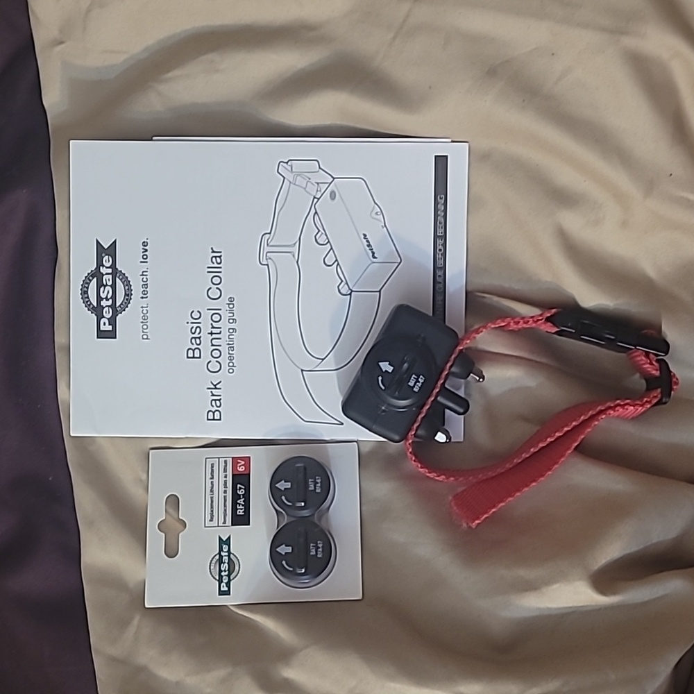 Petsafe Basic Bark Control Collar red & black for small dog with 2 batteries